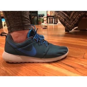 NIKE ROSHE ONE PREMIUM MEN’S SHOE
